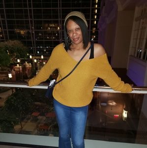 Meet your Posher, Dana